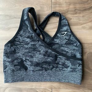 Women’s gym shark sports bra